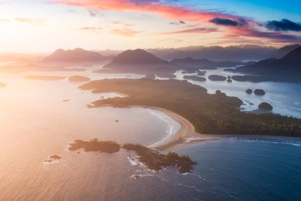 Flygfoto kanadensiska landskap vid västra Stilla havet kusten. — Stockfoto