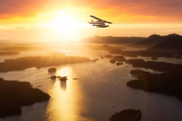 Abenteuerreise mit dem Wasserflugzeug über den Ozean — Stockfoto