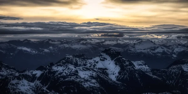 Widok z samolotu Canadian Mountain Landscape — Zdjęcie stockowe