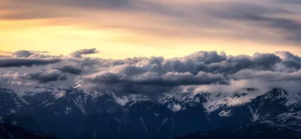 Kanada Dağ Manzarası Uçağı 'ndan Hava Görüntüsü — Stok fotoğraf