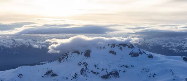 Vista aérea desde el avión de Canadian Mountain Landscape — Foto de Stock