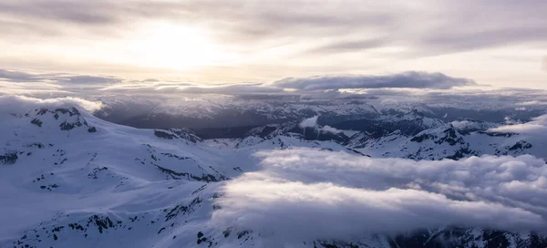 Vista aérea desde el avión de Canadian Mountain Landscape — Foto de Stock