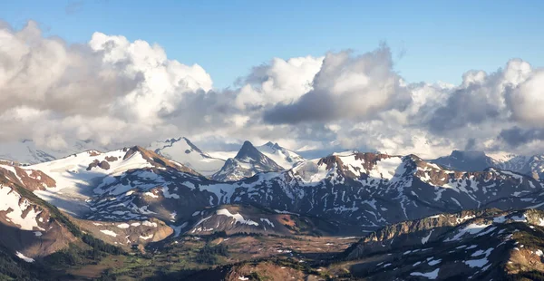 Widok z samolotu Canadian Mountain Landscape — Zdjęcie stockowe