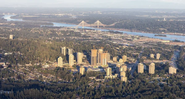 Вид с воздуха с самолета жилых домов и зданий — стоковое фото