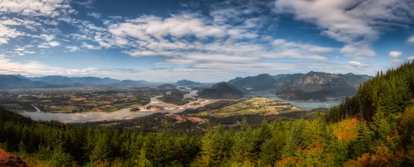 Vista panorámica del valle del Fraser desde la cima de la montaña. —  Fotos de Stock