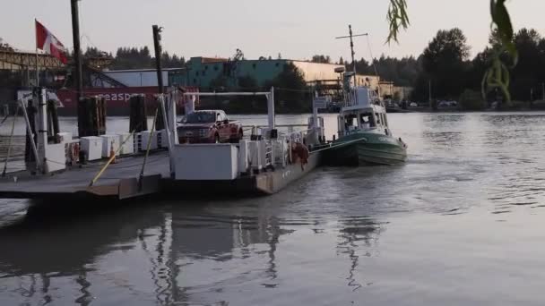 Barnston Island Ferry cruzando el río Fraser — Vídeos de Stock