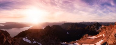 Rocky Kanada Dağ Manzarası Panoramik Görünümü.