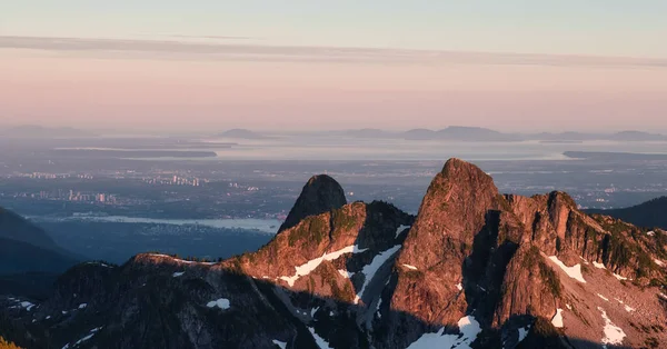 View of Iconic Lions Peaks in Canadian Mountains — Stock Photo, Image