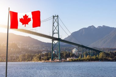 Stanley Park 'tan Ünlü Aslanlar Köprüsü manzarası