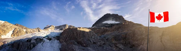 Glaciar nas Montanhas Rochosas na Paisagem Natural Canadense — Fotografia de Stock