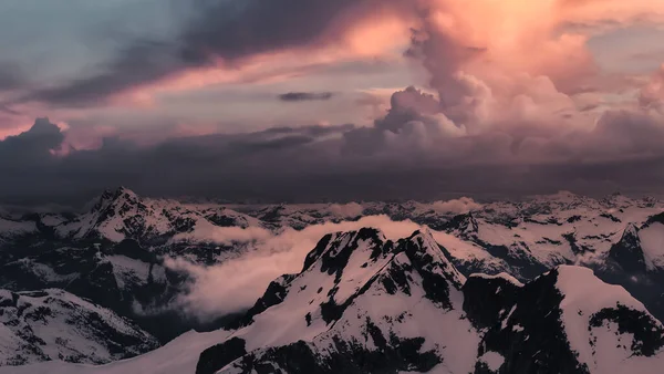 ホワイト氷河山脈の上からの空中写真. — ストック写真