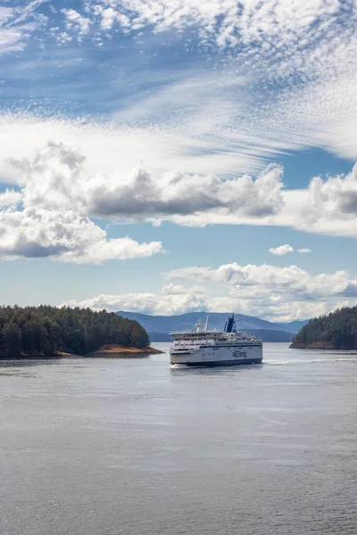 Vista de BC Ferries Barco passando nas Ilhas do Golfo Estreitos — Fotografia de Stock