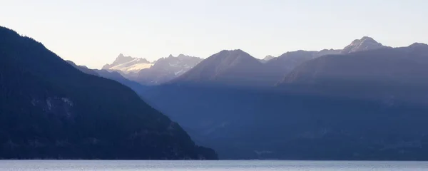 Canadese natura montagna paesaggio sfondo. — Foto Stock