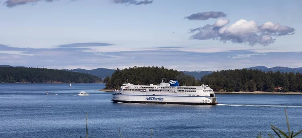 BC Ferries Boat Leaving the Terminal in Swartz Bay — Stock Photo, Image