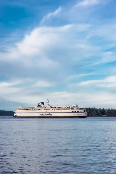 BC Ferries Loď připlouvající do terminálu v zálivu Swartz — Stock fotografie