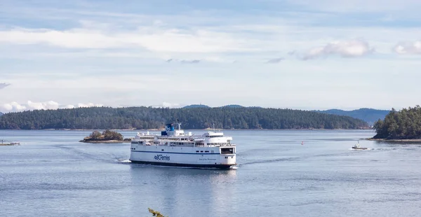 BC Ferries Boat Leaving to the Terminal in Swartz Bay — Stock Photo, Image