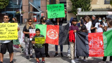 Taliban 'ın Özgür Afganistan' ı Sanat Galerisi 'nde protesto eden kalabalık..