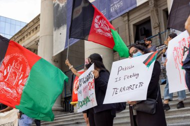 Taliban 'ın Özgür Afganistan' ı Sanat Galerisi 'nde protesto eden kalabalık..