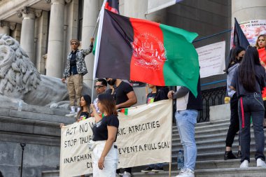 Taliban 'ın Özgür Afganistan' ı Sanat Galerisi 'nde protesto eden kalabalık..