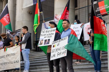 Taliban 'ın Özgür Afganistan' ı Sanat Galerisi 'nde protesto eden kalabalık..