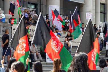 Taliban 'ın Özgür Afganistan' ı Sanat Galerisi 'nde protesto eden kalabalık..