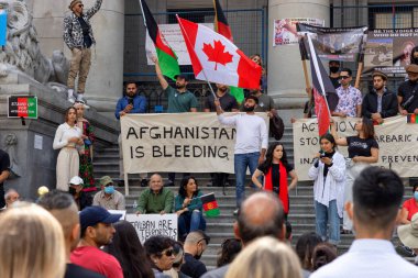 Taliban 'ın Özgür Afganistan' ı Sanat Galerisi 'nde protesto eden kalabalık..