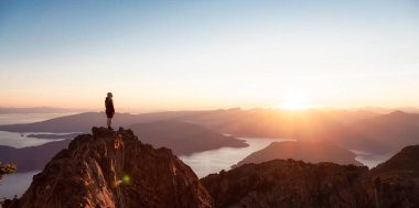 Macera Kafkas Yetişkin Kadın Kırmızı Kano 'da Kayak