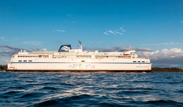 BC Ferries Loď připlouvající do terminálu v zálivu Swartz — Stock fotografie