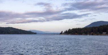 Pasifik Okyanusunun batı kıyısındaki Körfez Adaları.