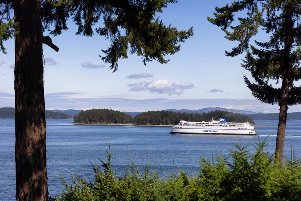 BC Ferries Boat Leaving the Terminal in Swartz Bay — Stock Photo, Image