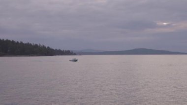 Pasifik Okyanusunun batı kıyısındaki Körfez Adaları.