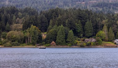Pasifik Okyanusunun batı kıyısındaki Körfez Adaları.