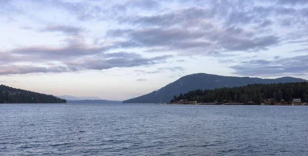 Îles Gulf sur la côte ouest de l'océan Pacifique. — Photo