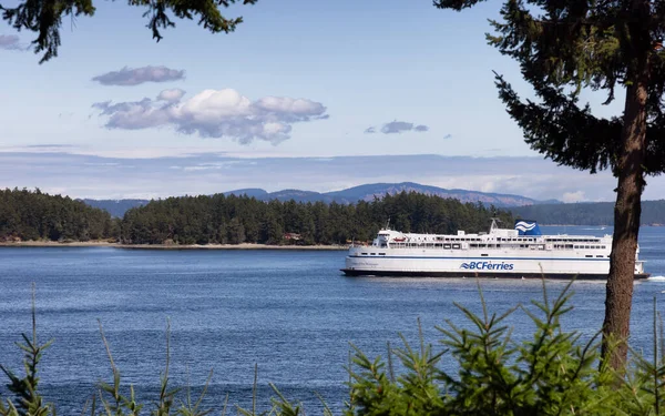 BC Ferries Boat Leaving the Terminal in Swartz Bay — Stock Photo, Image