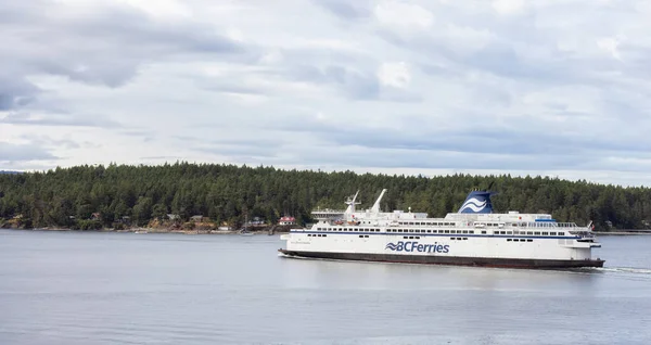 BC Ferries Barco Saliendo de la Terminal en Swartz Bay — Foto de Stock