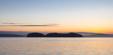 Pasifik Okyanusunun batı kıyısındaki Körfez Adaları.