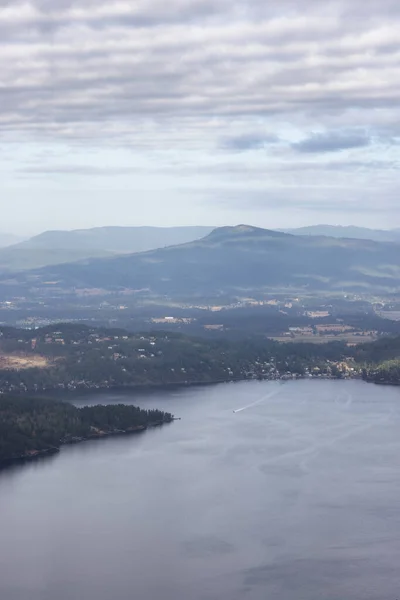 Vancouver Dağı 'nın tepesinden Vancouver Adası' nın havadan görünüşü. Maxwell.. — Stok fotoğraf
