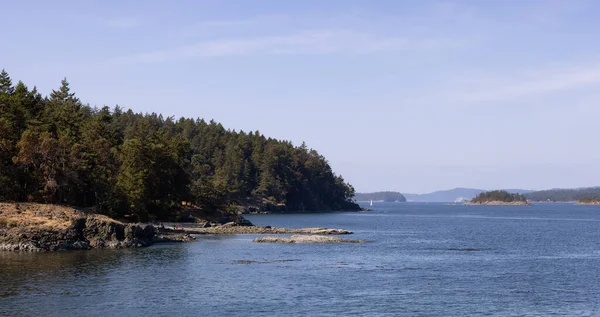 Vista panorâmica Rocky Shore com paisagem natural canadense — Fotografia de Stock