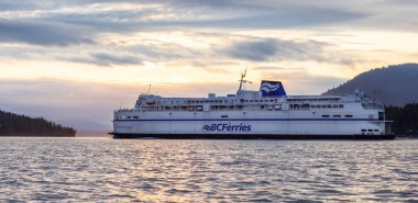 BC Feribot Swartz Körfezi 'ndeki Terminale varıyor.