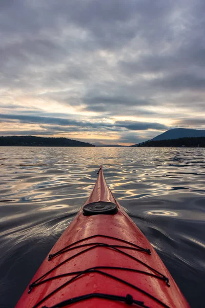 Sea Kayak paddling in the Pacific Ocean. — Stock Photo, Image