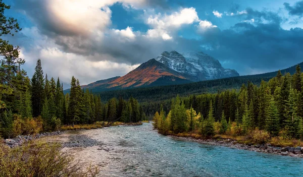 Kanadensiska Rocky Mountain Landskap. — Stockfoto
