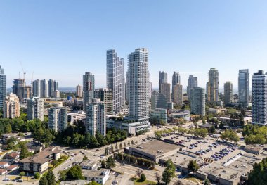 Büyük Vancouver, BC, Kanada 'da Burnaby' nin ufuk çizgisini gösteren şehir manzarası.