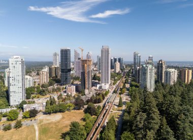 Modern gökdelenler, bir SkyTrain ulaşım sistemi, ve Burnaby 'de yemyeşil, Büyük Vancouver.
