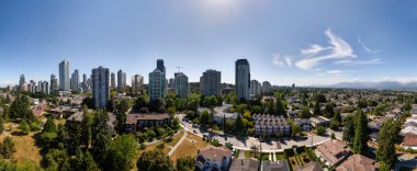 Büyük Vancouver, BC 'deki Burnaby şehrinin panoramik görüntüsü, kentsel ve doğa içeriyor.