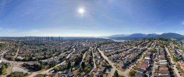 Büyük Vancouver, BC 'deki Burnaby şehir manzarasının geniş bir manzarası var..