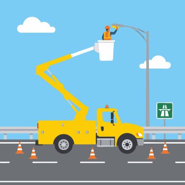 Otoyol Bakım 'daki Sarı Kova Kamyonu