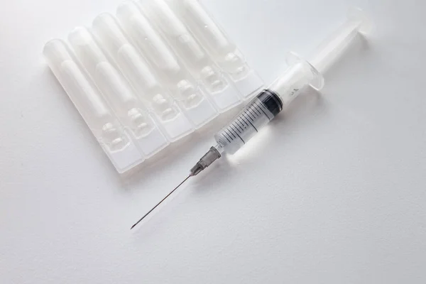 Enjeksiyon ile tıbbi şırınga