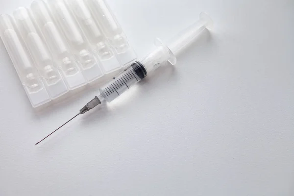 Enjeksiyon ile tıbbi şırınga