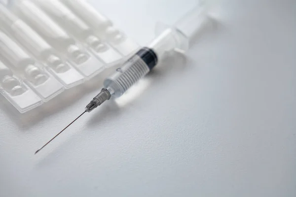 Enjeksiyon ile tıbbi şırınga