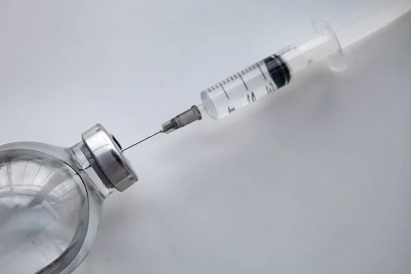 Enjeksiyon ile tıbbi şırınga